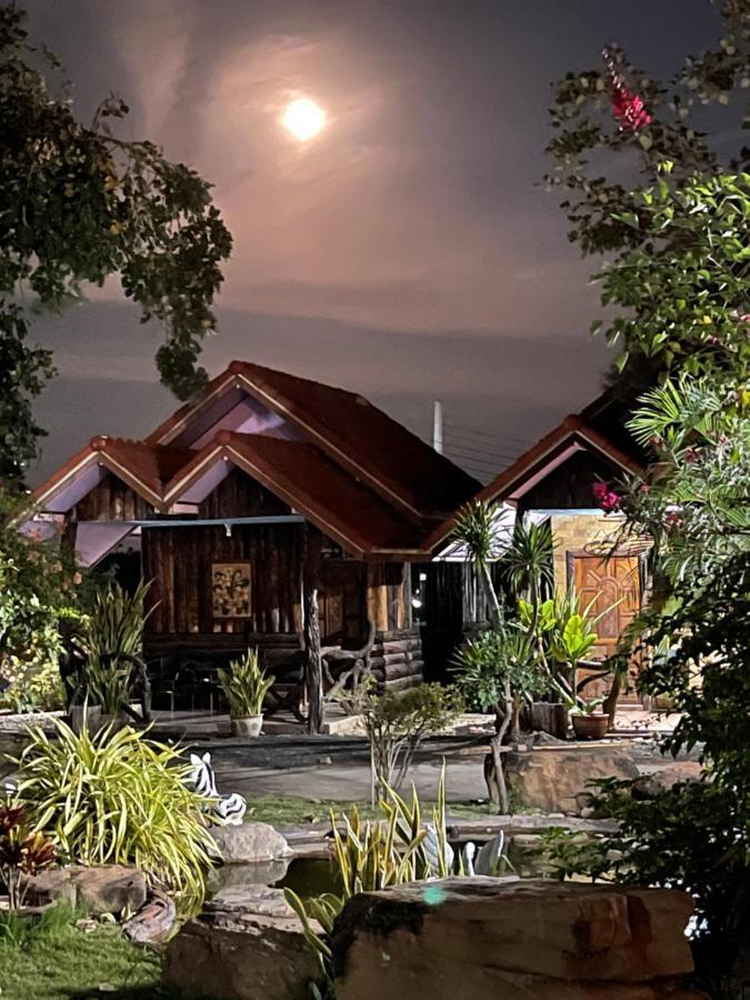 Busby Resort Ban Ta Phraya エクステリア 写真
