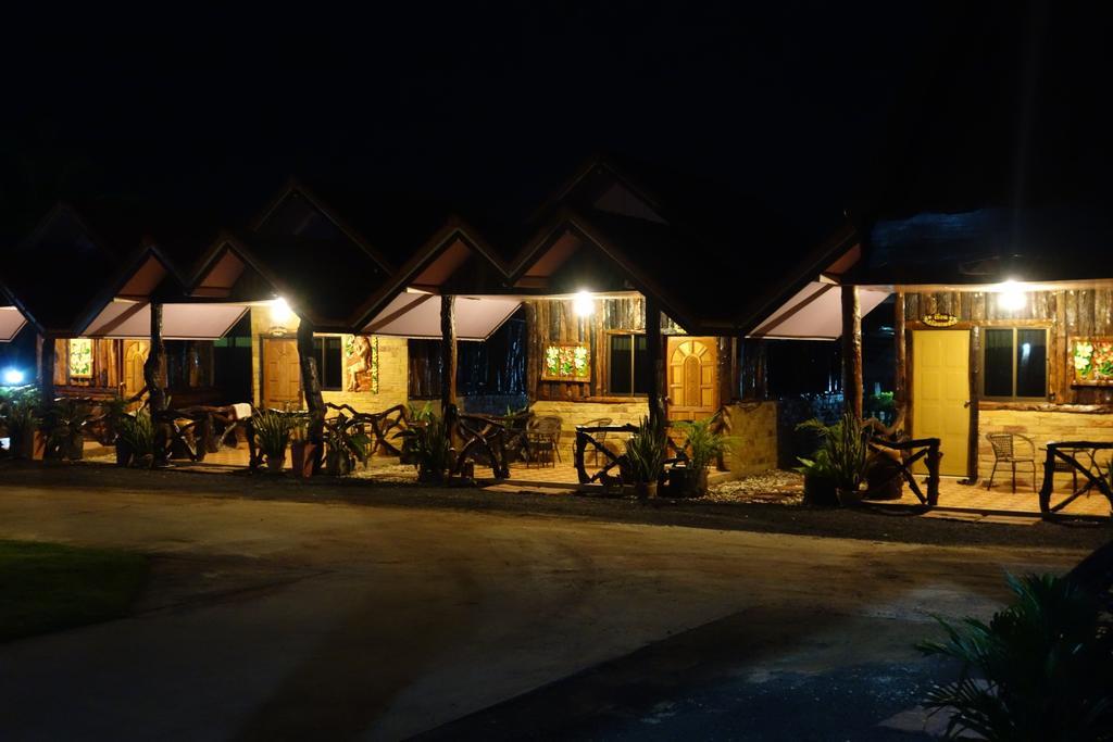 Busby Resort Ban Ta Phraya エクステリア 写真
