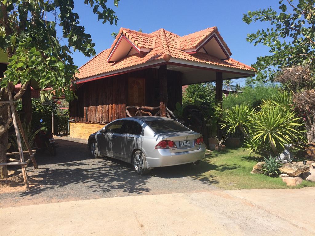 Busby Resort Ban Ta Phraya エクステリア 写真